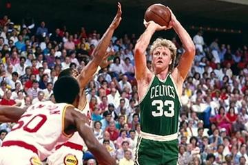 1981年NBA总决赛第一场：拉里·伯德的空中奇迹与凯尔特人队的开门红