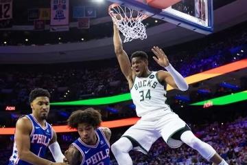 NBA常规赛：“表字”组合55分助雄鹿大胜76人，大帝与乔治缺席，马克西31投10中