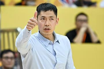 CBA今夏首笔重磅转会!贾磊爆料:张庆鹏接近出任北控男篮主帅