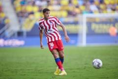 国米关注马竞边卫莫利纳，巴萨竞争坎塞洛未果