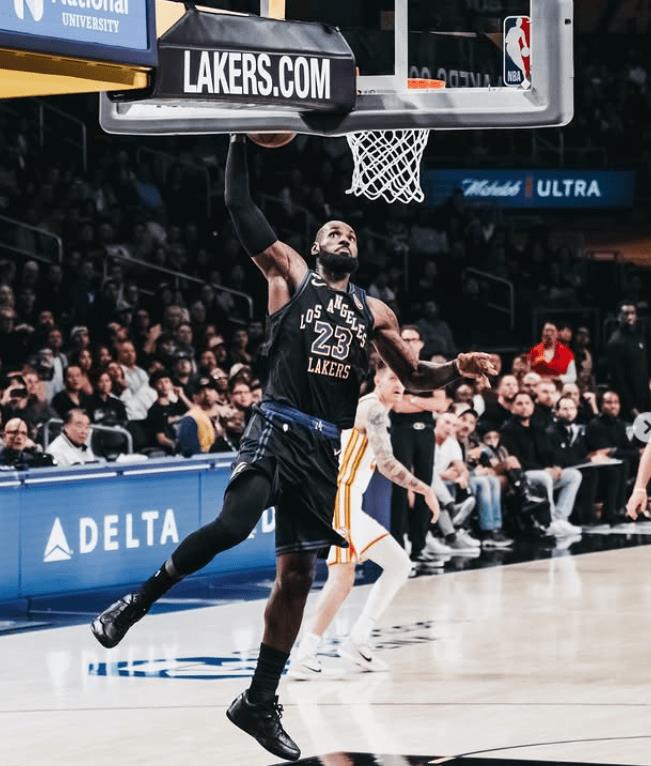 詹姆斯社媒发文：无论爱恨，都会铭记