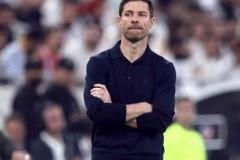 皇马三大球星与阿隆索关系紧张，阿隆索更衣室管理遇挑战