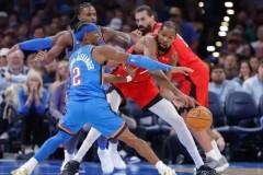 杜兰特嘲讽亚历山大丢罚球，亚历山大用球队战绩回击