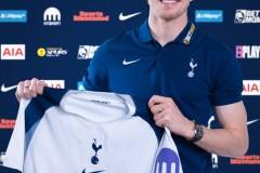 英格兰中场加拉格尔转会热刺，曾是切尔西青训新星