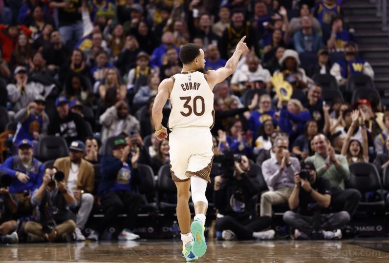 科尔谈库里全明星入选首发