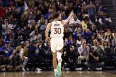 科尔赞扬库里，称其全明星首发实至名归，年龄无碍其卓越表现