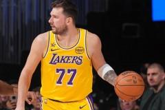 东契奇第7次砍35分5篮板10助攻，打破队史纪录，超越名宿韦斯特