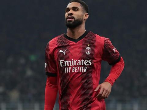 罗马诺透露，奇克是维拉的引援目标，关于传闻中的曼联，我不清楚他们是否与球员有接触的消息