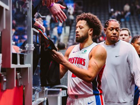 1月24日，NBA高清直播在线直播，常规赛火箭vs活塞，康宁汉姆与杜兰特球星对话