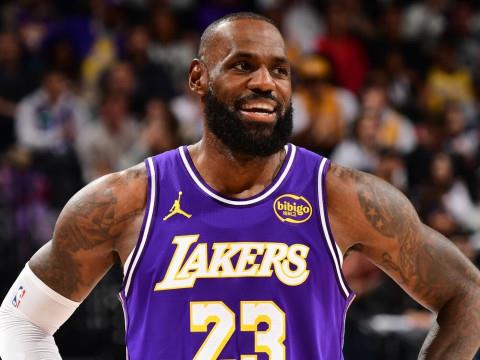 詹姆斯回应ESPN报道，珍妮和我始终互相尊重，不受那些东西影响