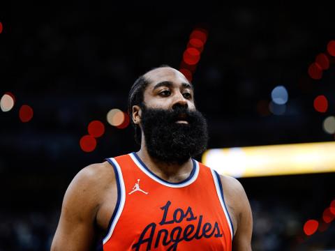 哈登谈快船近来17场14胜，良好势头持续，我们仍有提升空间