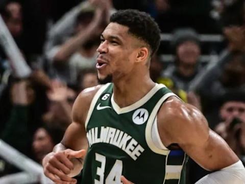 美记报道，联盟各队普遍认为字母哥的雄鹿生涯可能即将结束