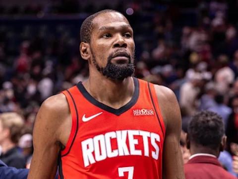 本赛季杜兰特在8场比赛中出战时间超过40分钟，战绩却仅有2胜6负之差