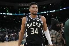 字母哥争抢篮板小腿受伤，预计伤停4-6周，明日将接受MRI检查