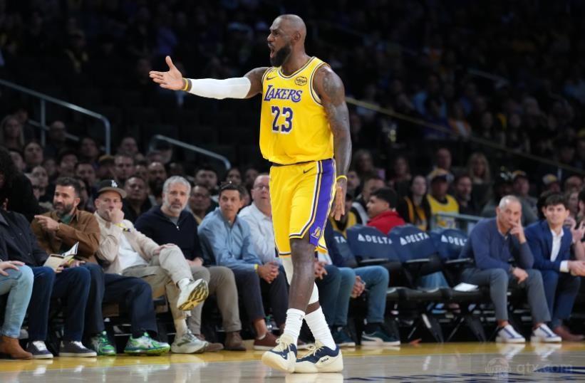 詹姆斯生涯三分命中数突破2600