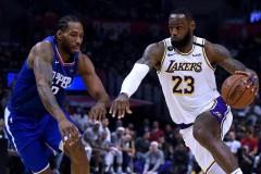 船记晒伦纳德与詹姆斯数据对比，伦纳德表现更胜一筹