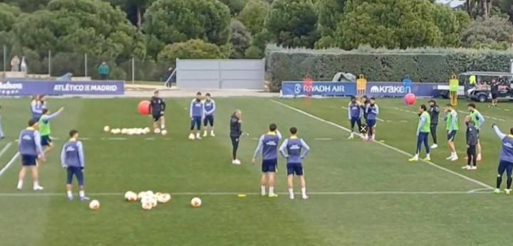 世体报道，卢克曼参与马竞训练，阵容测试中担任左边锋