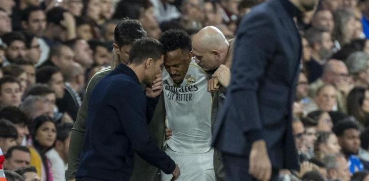 皇马后防线人员短缺，冬窗却未引援后卫引发意外