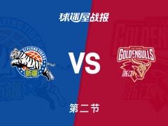 新疆对阵浙江比赛次节结束，新疆32-36落后浙江，陆文博贡献10分