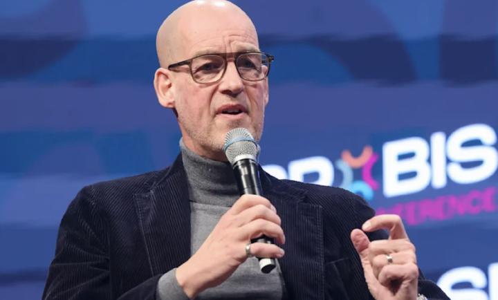 多特高管发声，曾称球队陷入危机，如今却谈争冠，希望外界保持理性