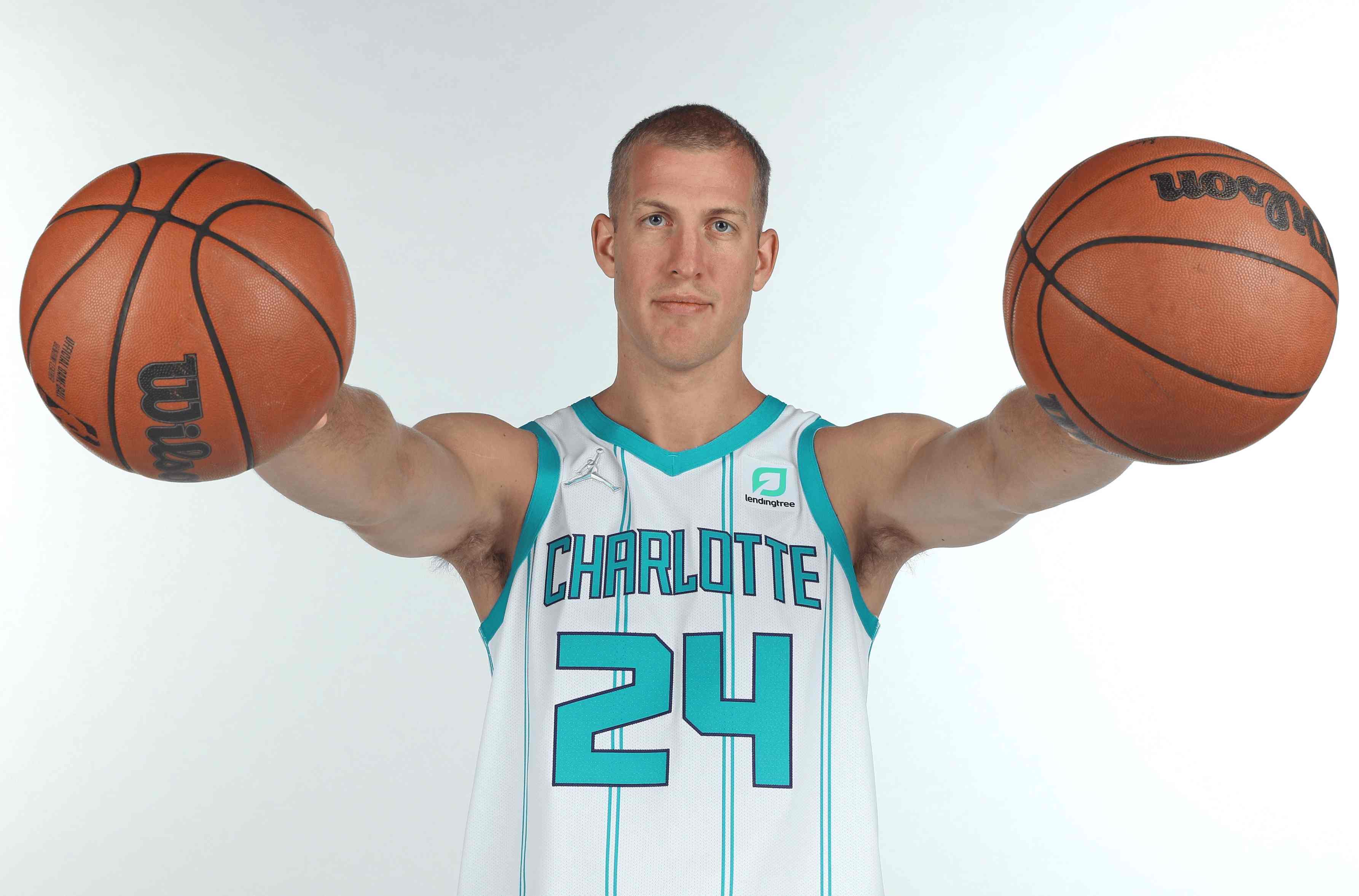 Fischer：普拉姆利被黄蜂交易到雷霆，随后将被裁掉