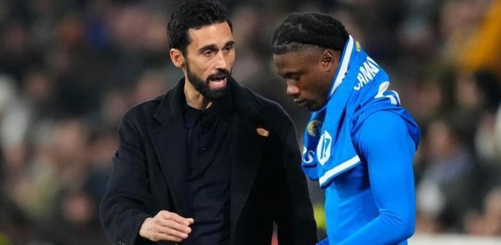 记者怒批皇马，球员质疑主帅权威俱乐部却选择放任不管