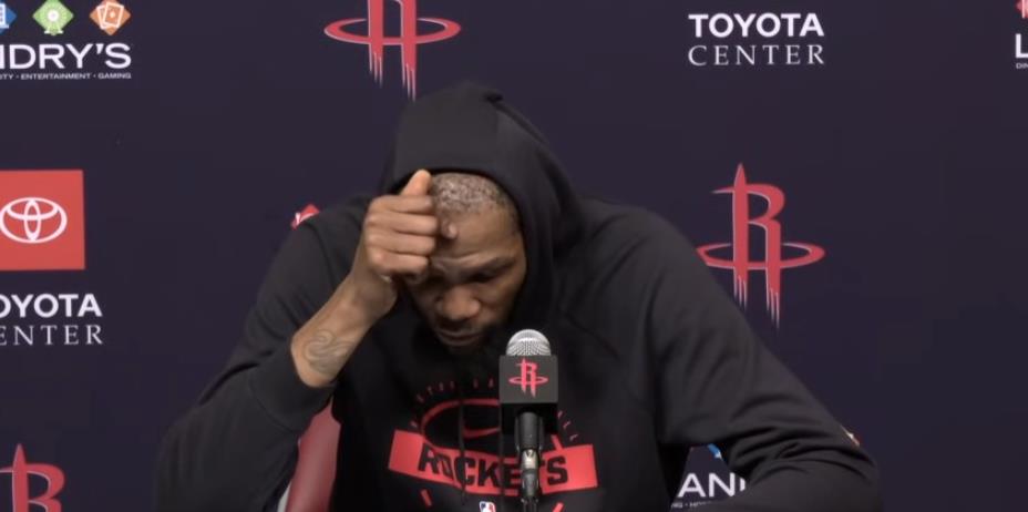 杜兰特谈传球，队友鼓励他多投篮：“嘿，把球投出去”