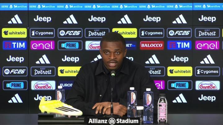 卡卢卢谈卡瓦尔倒地：没看回放，但相信他绝不会假摔