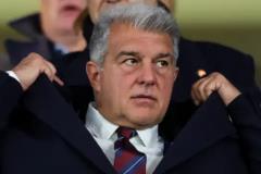 拉波尔塔对诺坎普翻新进度表示不满，屋顶安装计划推迟至2027年