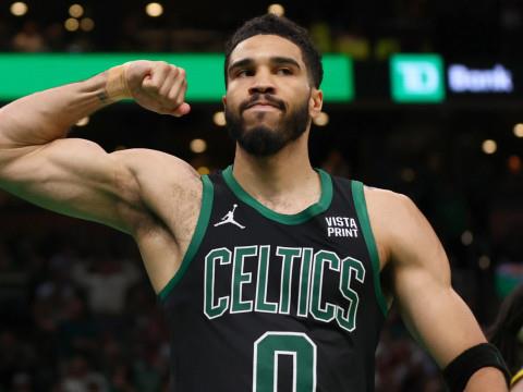 Shams报道，塔图姆将等到身体完全恢复后才复出，目前尚不确定是否能在本赛季回归