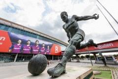 库巴拉成梅西前巴萨最佳，诺坎普外树立雕像