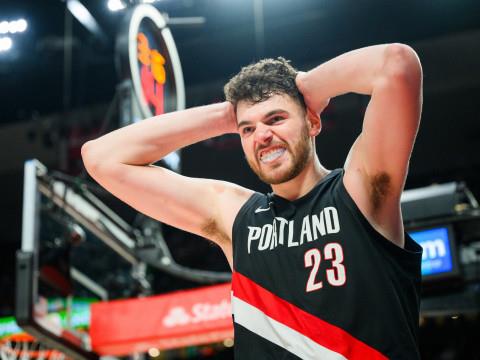 21岁355天，克林根创造开拓者队史纪录，单场至少20分15篮板5助攻，最年轻球员