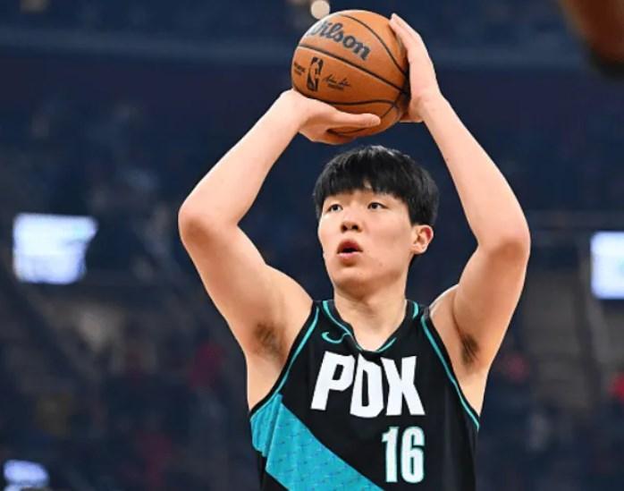 杨瀚森全场数据统计，3分钟出场时间，投篮1中0，罚球2中2，得到2分