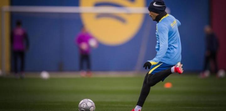 世体报道,拉菲尼亚重返草坪训练,有望复出迎战赫罗纳