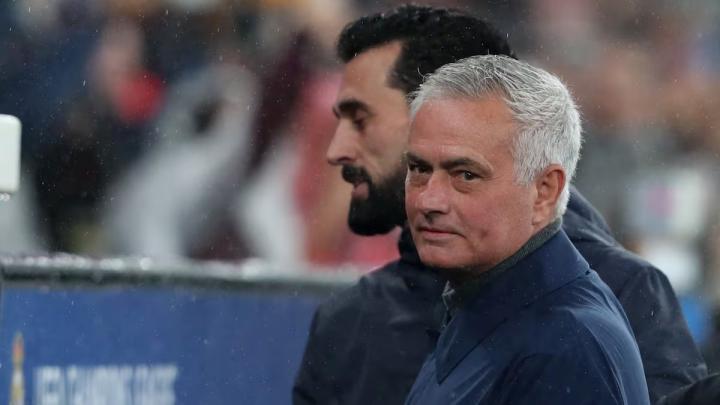 阿斯透露，穆帅赛季末离队无需违约金，他仍心系皇马