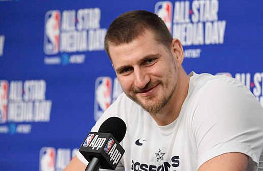 杨瀚森想亲你，约基奇回应：下次对位，会给他一个拥抱