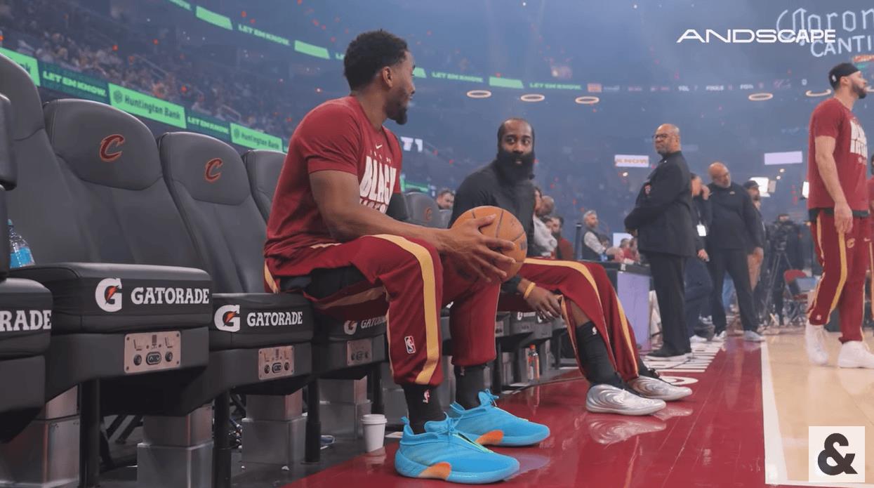 米切尔谈哈登，愿意助力自己，只专注于如何赢球