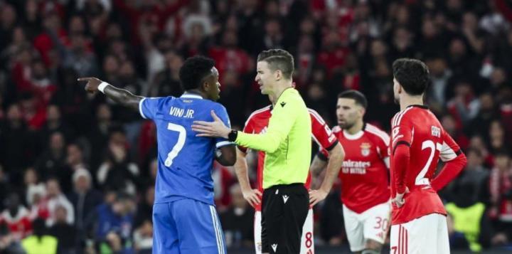 世体报道FIFA反种族歧视程序,裁判可在严重情况下取消比赛