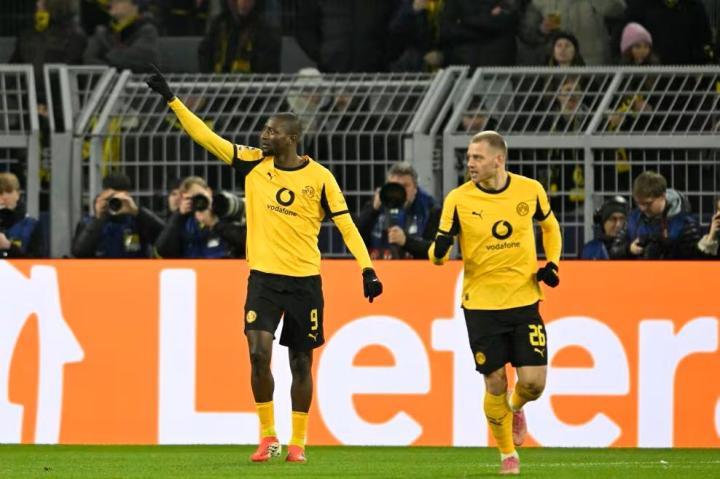 熟悉的套路,瑞尔森近两场比赛三次传中助攻吉拉西头球得分