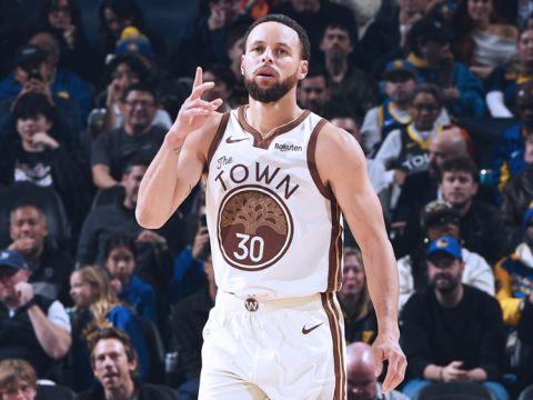 科尔透露库里膝盖状况不佳,将缺席与绿军比赛,波津信心满满迎首秀