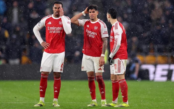 电讯报分析阿森纳状态下滑，后防失误频发，左路进攻乏力