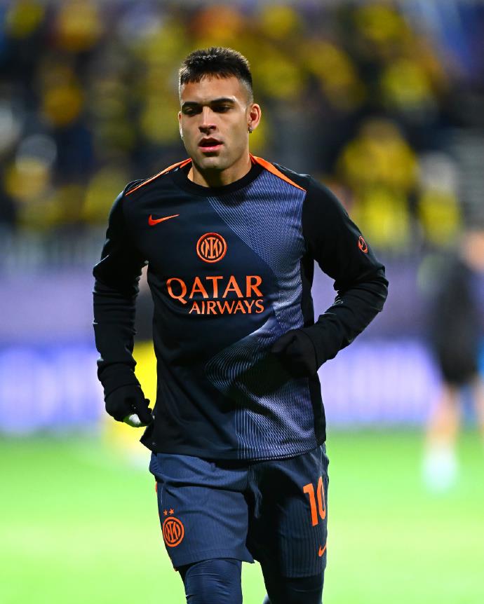 伤情更新，劳塔罗今日上午在罗扎诺的Humanit检查身体情况