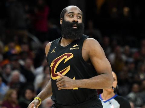 骑士哈登加盟后5战全胜,湖媒转推嘲讽对手实力不强