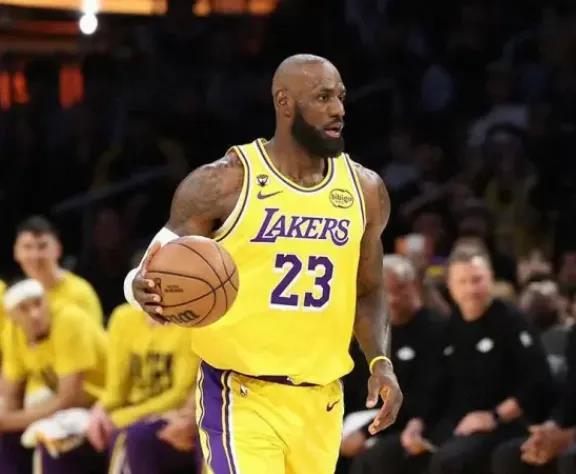 詹姆斯生涯第1600场比赛,距离超越帕里什成为历史第一还差12场