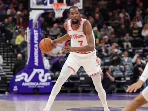 杜兰特创纪录，37岁147天成为火箭队史单场至少12次助攻最年长球员