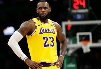 詹姆斯谈东契奇传球，投篮机会很好，我接球后有些失去平衡