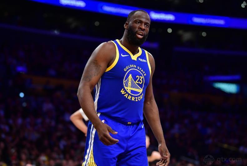 追梦勇士生涯前场篮板突破1000