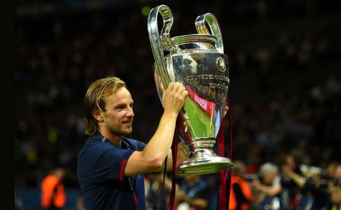 世体消息，拉基蒂奇将担任今晚欧冠抽签仪式嘉宾，负责抽签任务