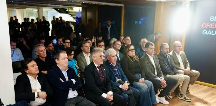 世体报道，拉波尔塔确定新一届董事会成员，预计现有成员将全部留任