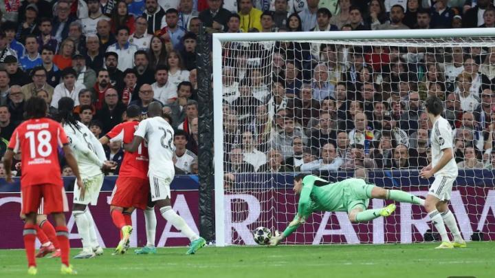 阿斯报道，库尔图瓦的快速下地技巧源自洛利雄，曾指导过切赫